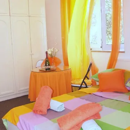 Iva New With Private Bathroom 3* زادار