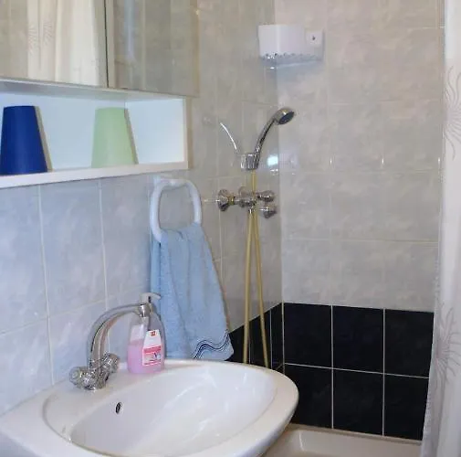 Iva New With Private Bathroom 4*