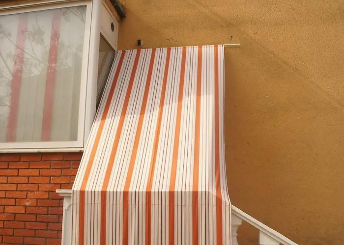 Iva New With Private Bathroom 招待所 4*